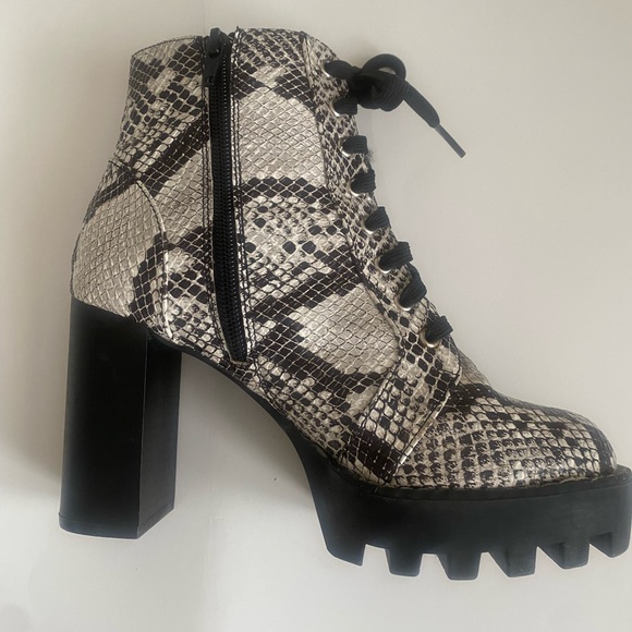 Bamboo Snakeprint Boots High Heel Size 7.5 - Picture 6 of 9